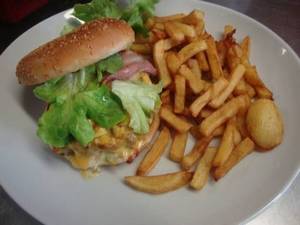 Restaurant Le GALION|Hamburger et frites maison galion-plat-03
